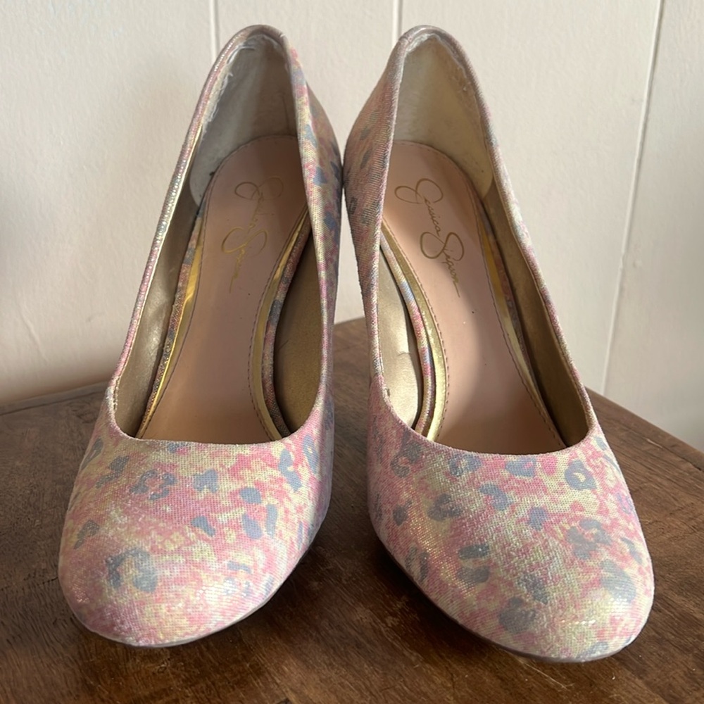 Jessica Simpson floral metallic pumps. Size 9B